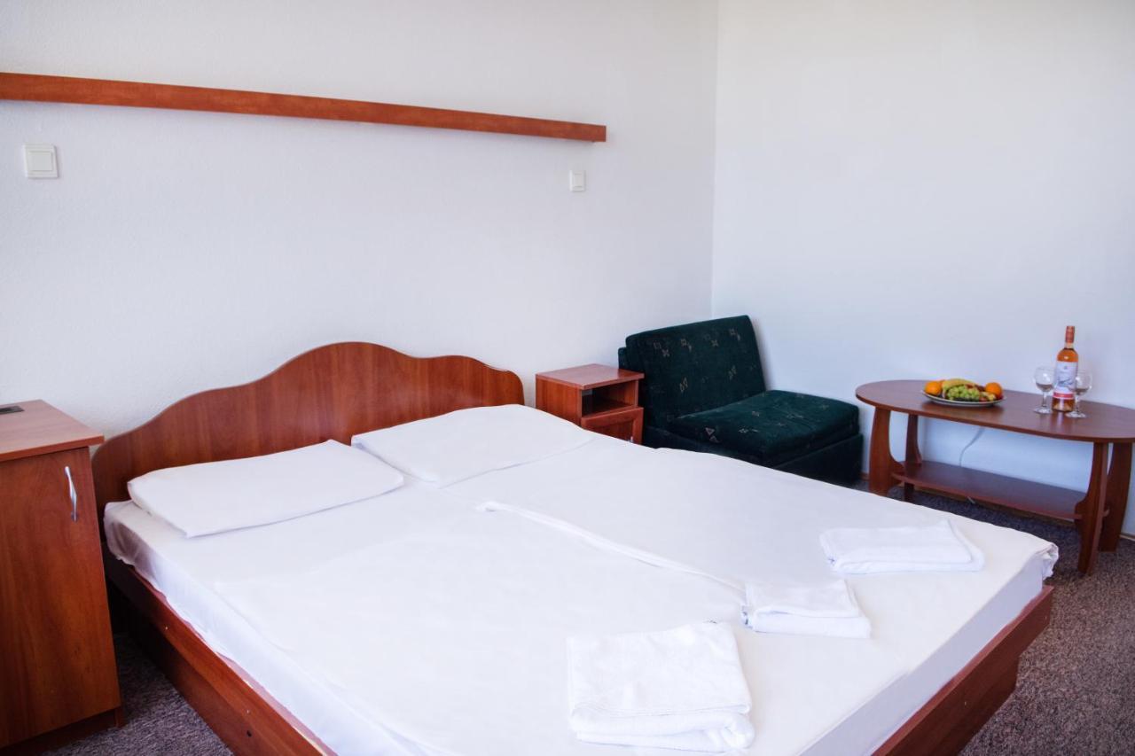 Ce Napfeny Hotel Шіофок Екстер'єр фото