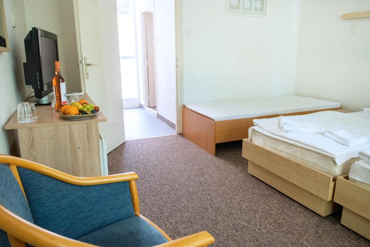 Ce Napfeny Hotel Шіофок Екстер'єр фото