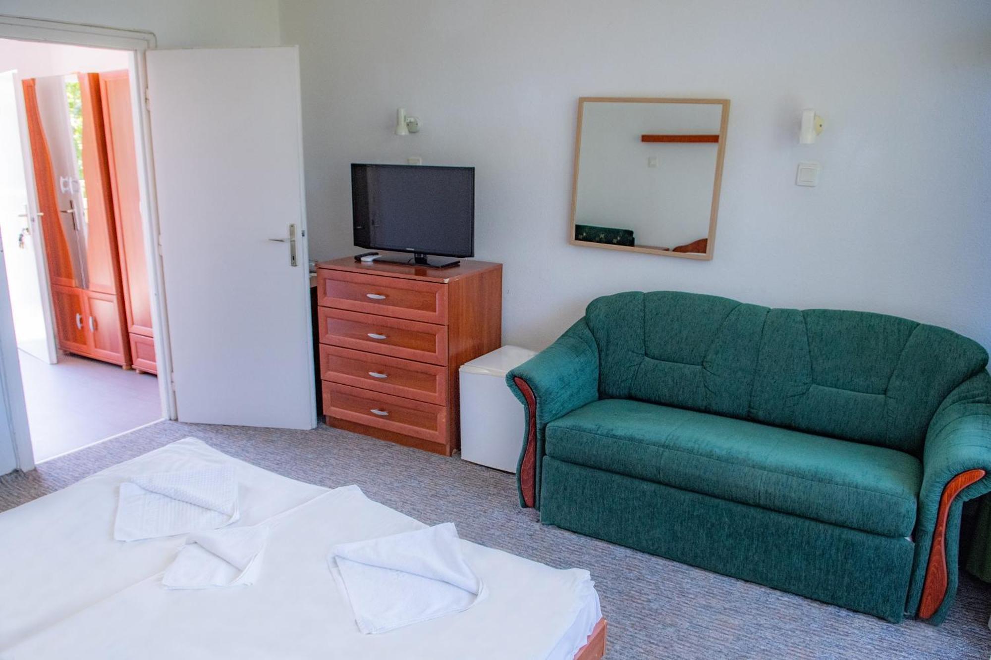 Ce Napfeny Hotel Шіофок Екстер'єр фото