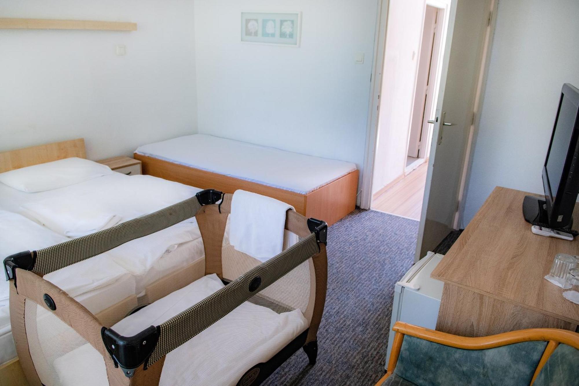Ce Napfeny Hotel Шіофок Екстер'єр фото