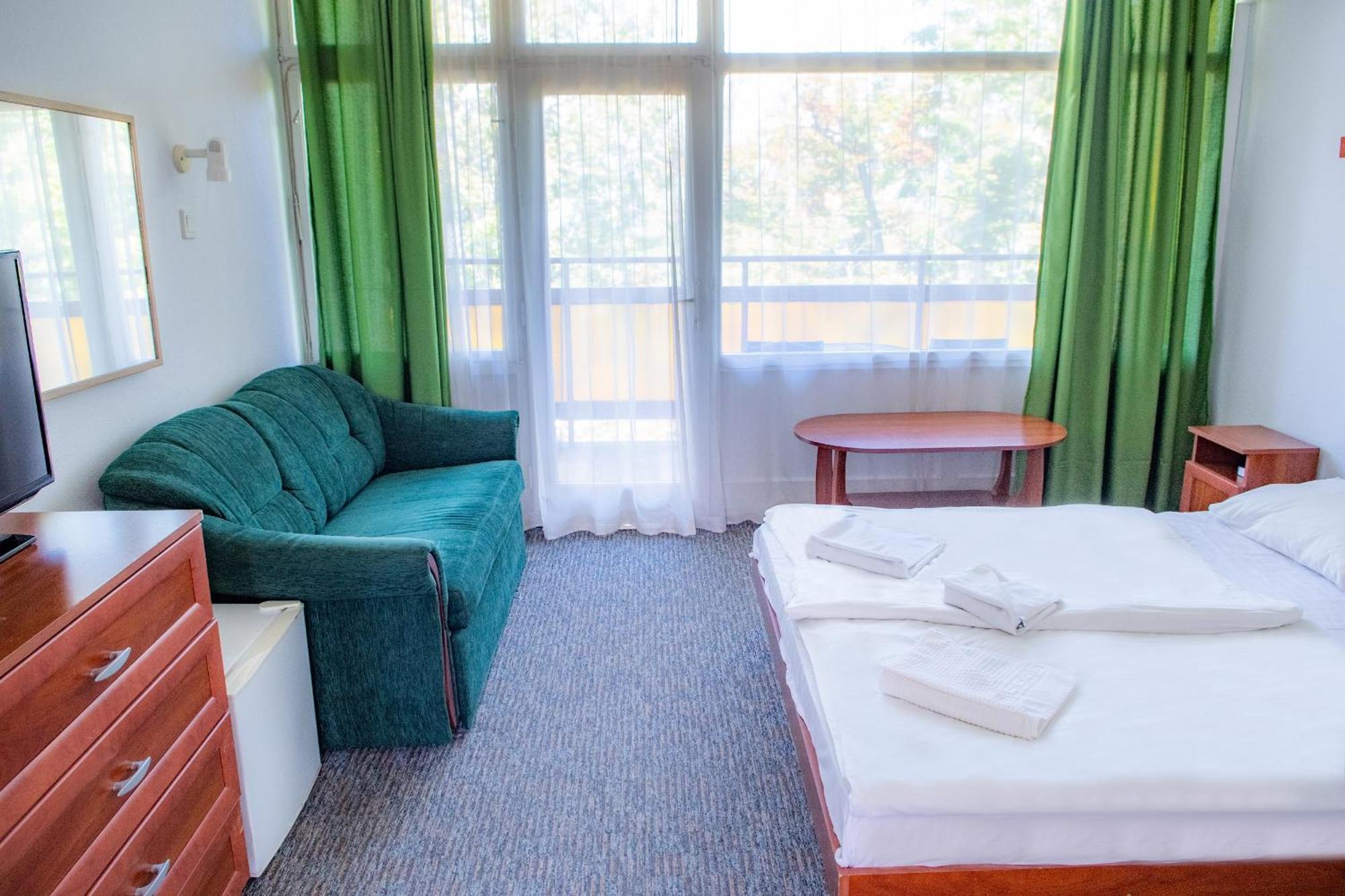Ce Napfeny Hotel Шіофок Екстер'єр фото