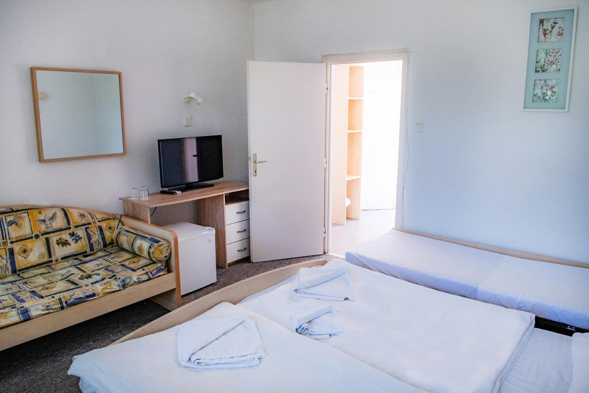 Ce Napfeny Hotel Шіофок Екстер'єр фото