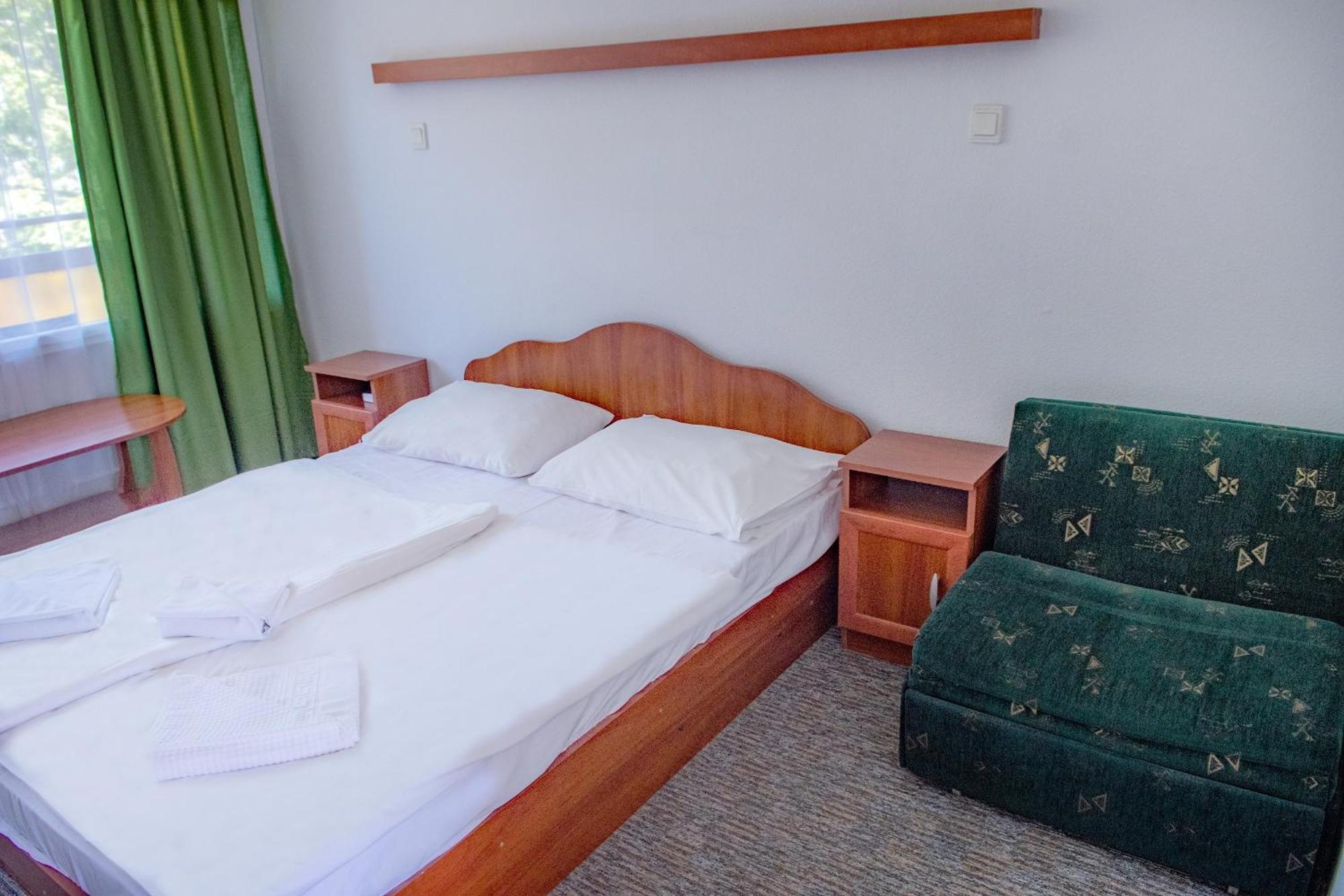 Ce Napfeny Hotel Шіофок Екстер'єр фото