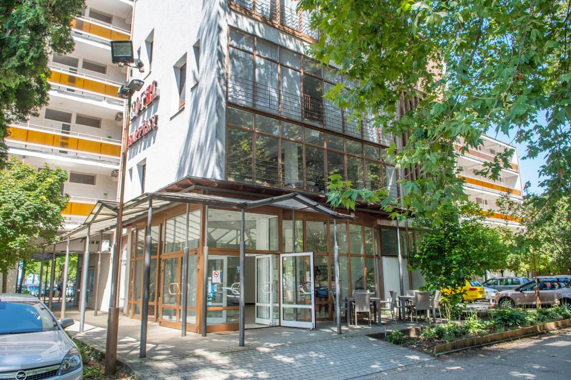 Ce Napfeny Hotel Шіофок Екстер'єр фото