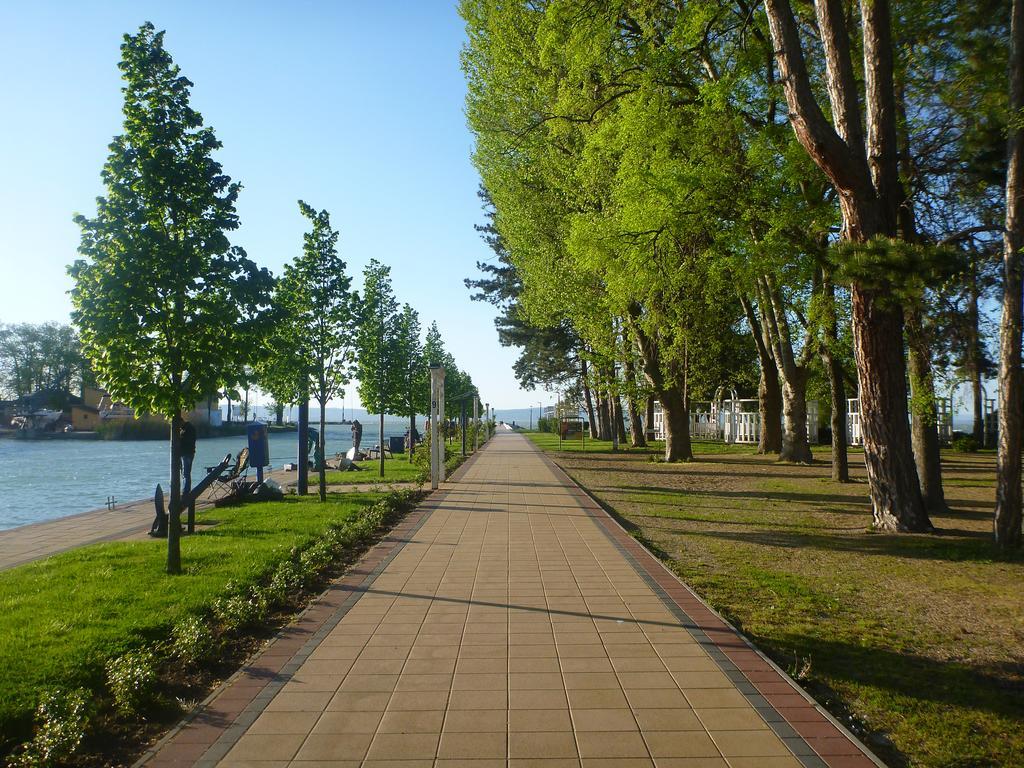 Ce Napfeny Hotel Шіофок Екстер'єр фото