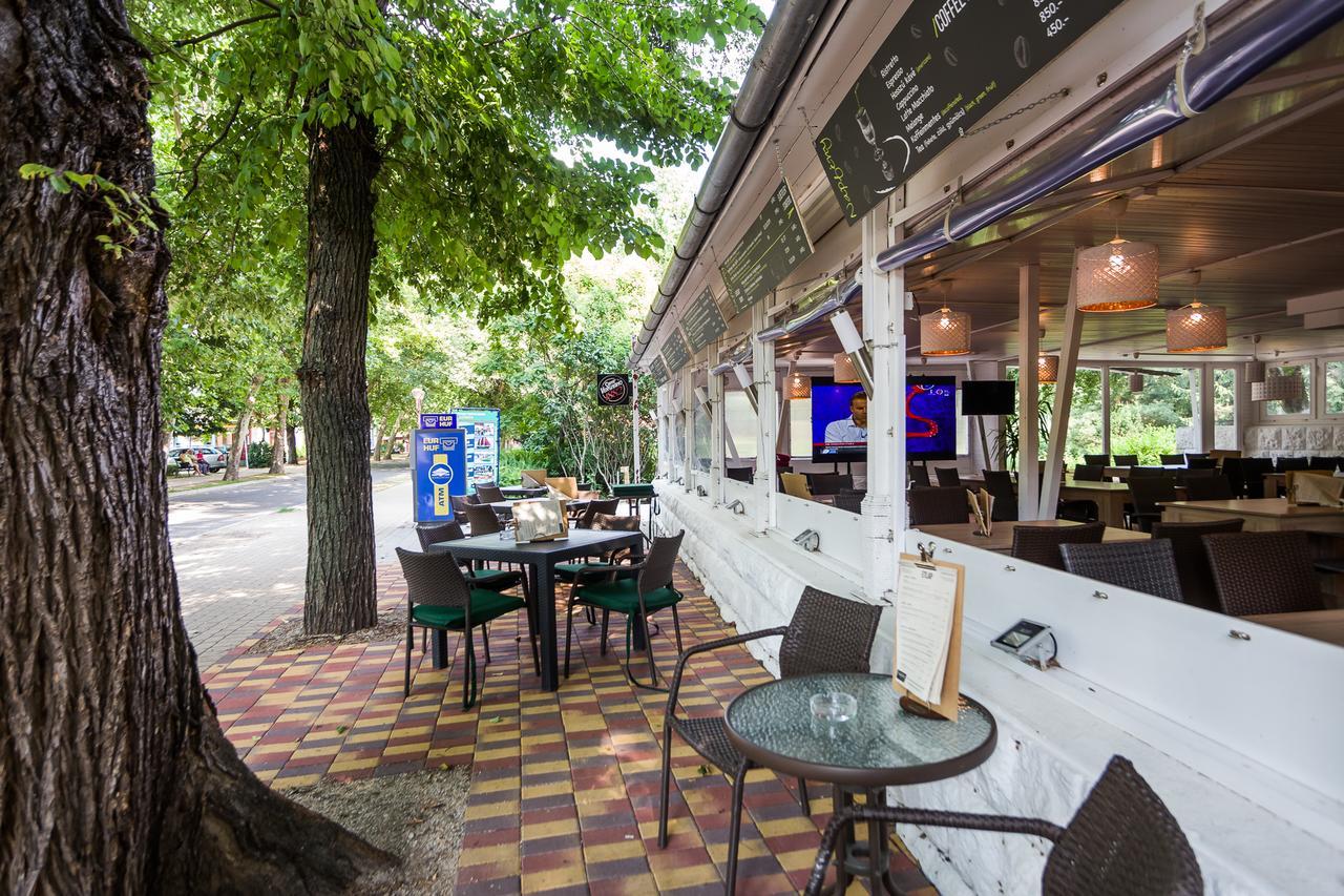 Ce Napfeny Hotel Шіофок Екстер'єр фото
