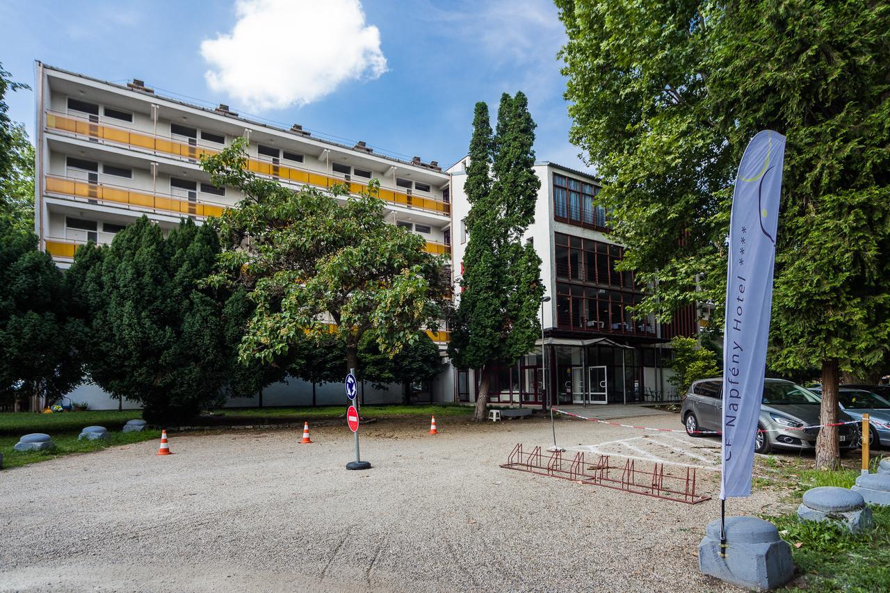 Ce Napfeny Hotel Шіофок Екстер'єр фото