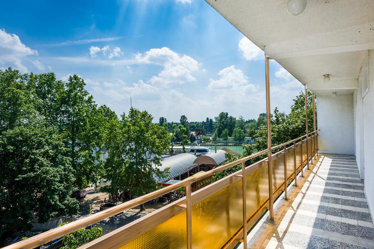 Ce Napfeny Hotel Шіофок Екстер'єр фото